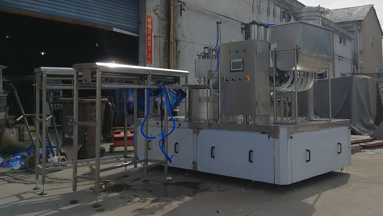 March 8, 2019，ZLD-2A Automatic spout pouch filling capping machine for 2 Liter